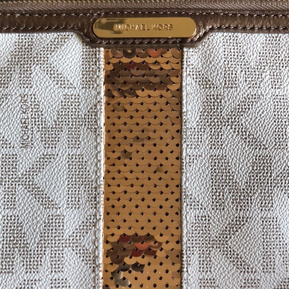 NWOT Michael Kors Small Crossbody Pouch - Picture 7 of 8